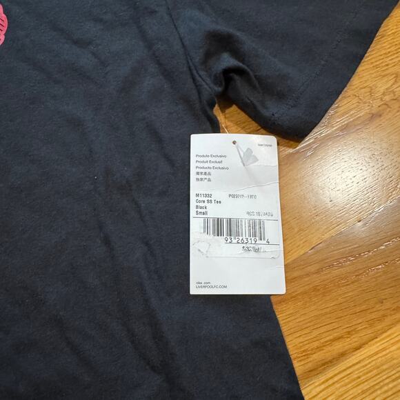 Nike Liverpool Football Club Center Swoosh Soccer T-Shirt Mens Small Black NWT - Picture 3 of 5